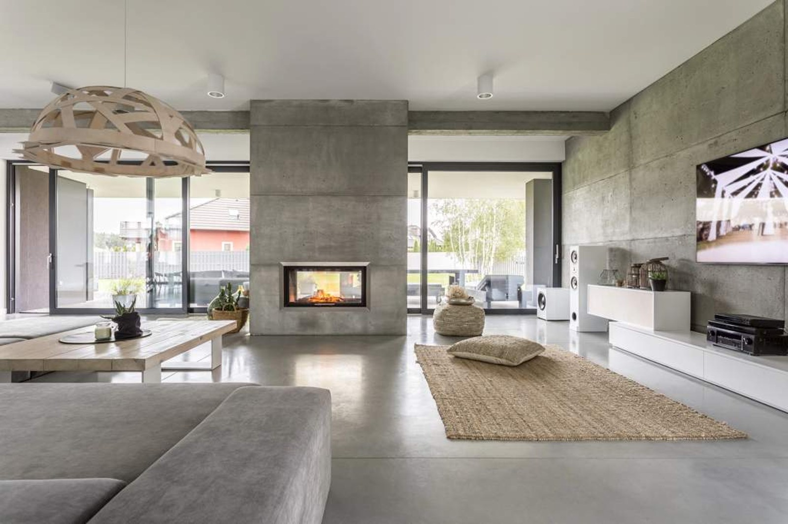 Same living room as it arrived — 1024 px, JPEG-compressed listing photo